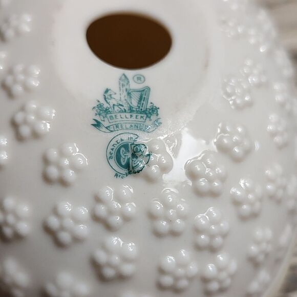Belleek Irish Porcelain Embossed Daisy Egg Vintage - Picture 3 of 10